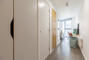 Gold En Suite at Dunaskin Mill, 5 Dunaskin Court, West End, Glasgow, G116QJ - Image 10